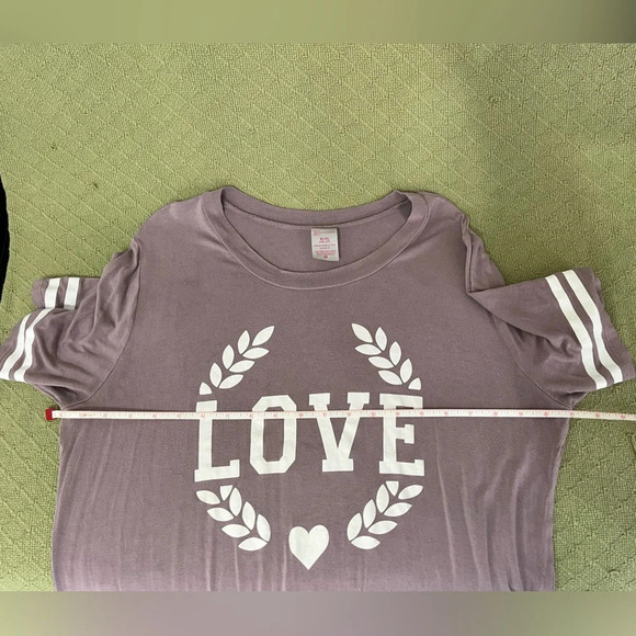 NO BOUNDARIES XL (15-17) Pink “Love” in laurels T-shirt with side tie knot - Picture 9 of 9
